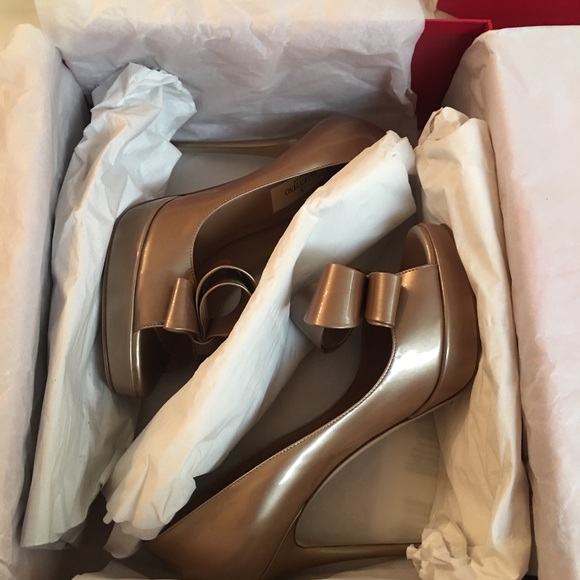 Valentino - Picture 6 of 7